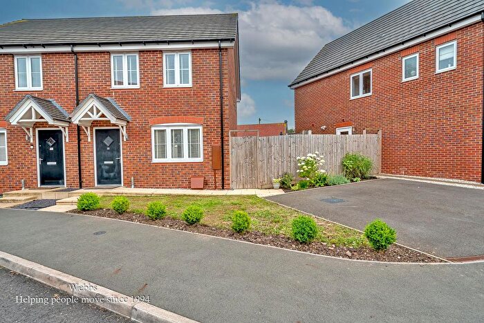 2 Bedroom Semi-Detached House For Sale In Aspen Road, Essington, Wolverhampton, WV11