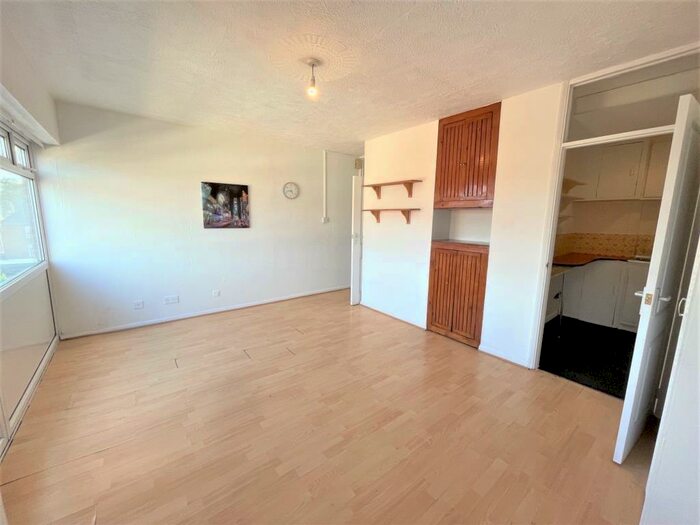 Apartment To Rent In Newbury, Berkshire, RG14