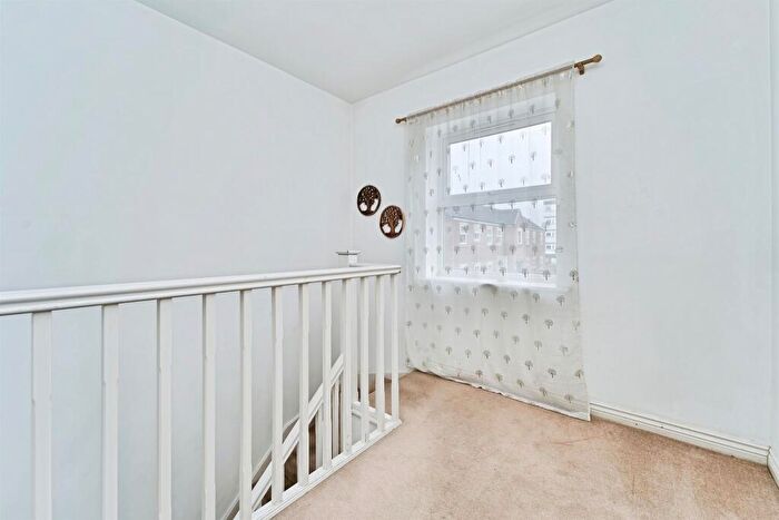 2 Bedroom Coach House For Sale In Creed Way, West Bromwich, B70