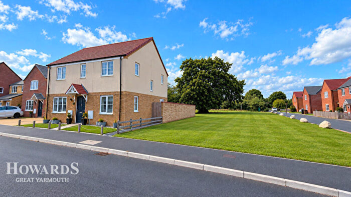4 Bedroom Detached House For Sale In Pascoe Drive, Ormesby, NR29