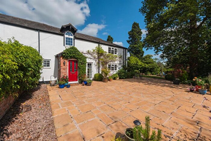 4 Bedroom Semi-Detached House For Sale In Chester Road, Tattenhall, CH3