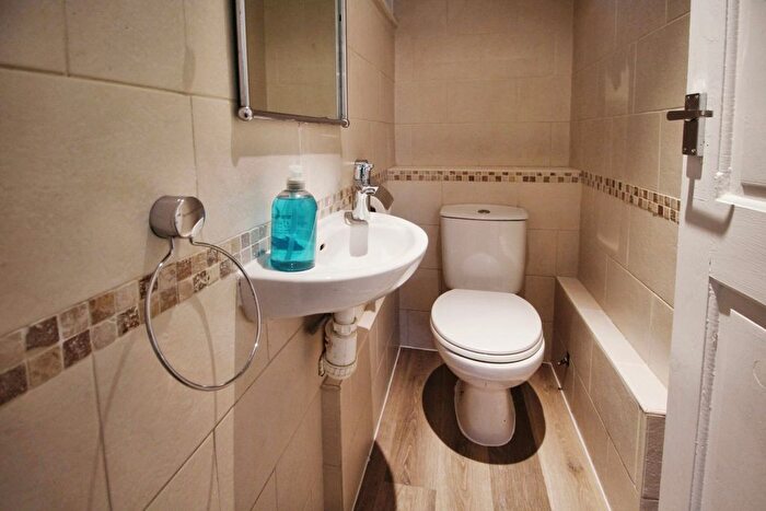 3 Bedroom Terraced House For Sale In Snapebrook Grove, Wilmslow, Cheshire, SK9