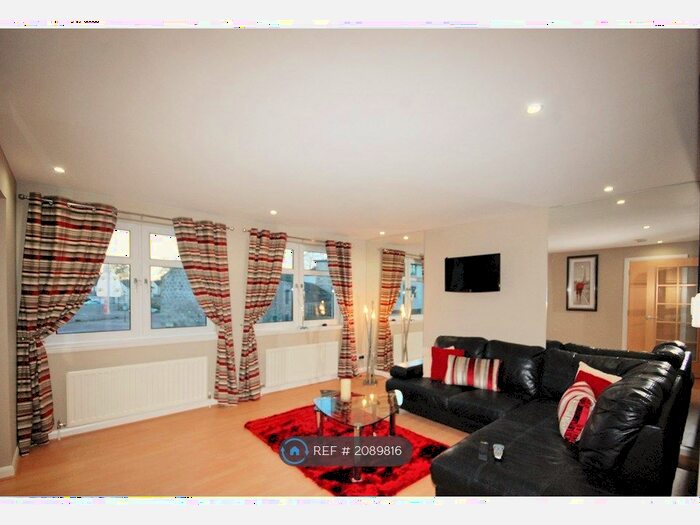 3 Bedroom Flat To Rent In Grandholm Crescent, Aberdeen, AB22