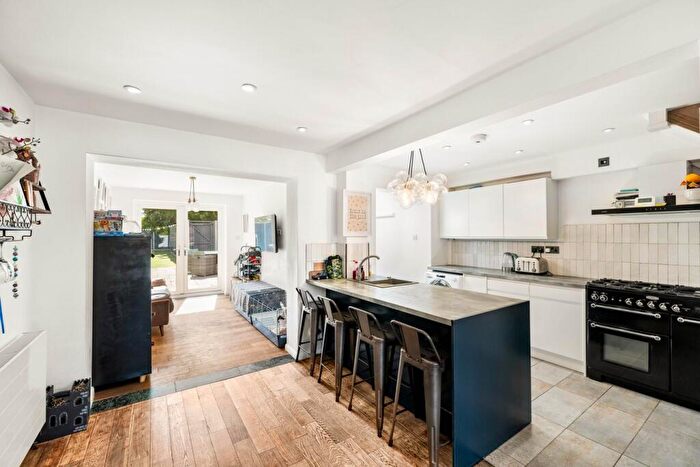 4 Bedroom End Of Terrace House For Sale In Sandwich Road, Eythorne, Dover, CT15