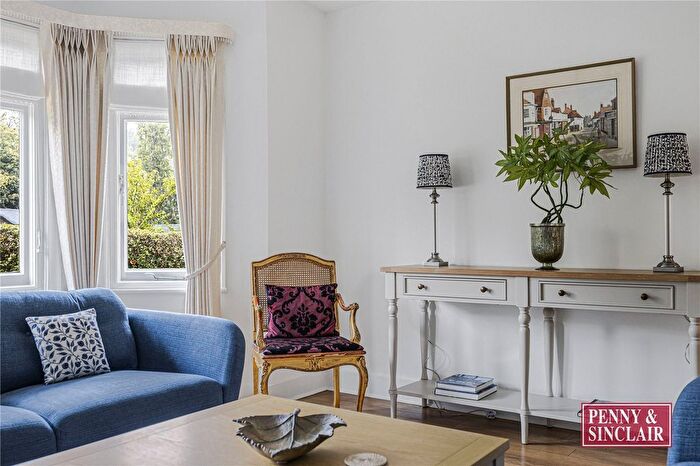 3 Bedroom Detached House To Rent In The Warren, RG4