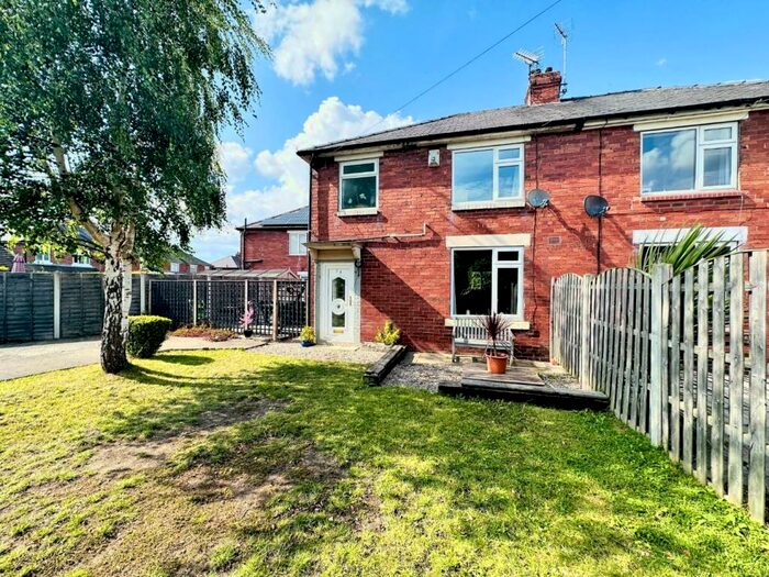 3 Bedroom Semi-Detached House For Sale In Auster Bank Road, Tadcaster, LS24