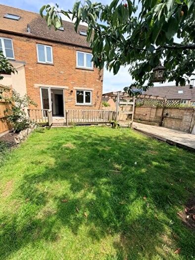 3 Bedroom Terraced House To Rent In Ralegh Crescent, Witney, OX28