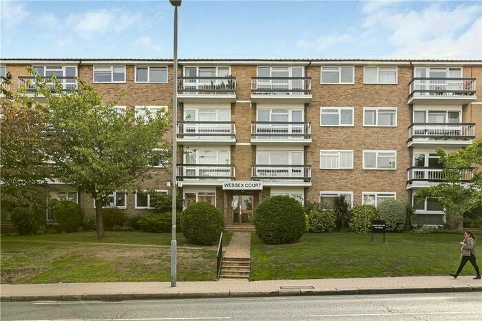 2 Bedroom Flat To Rent In Putney Hill, Putney, SW15