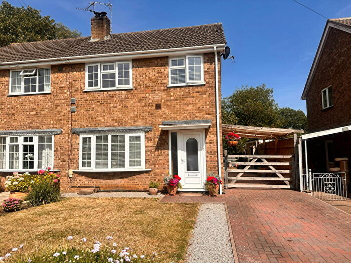 3 Bedroom Semi-Detached House For Sale In Cresswell Drive, Cottesmore, LE15