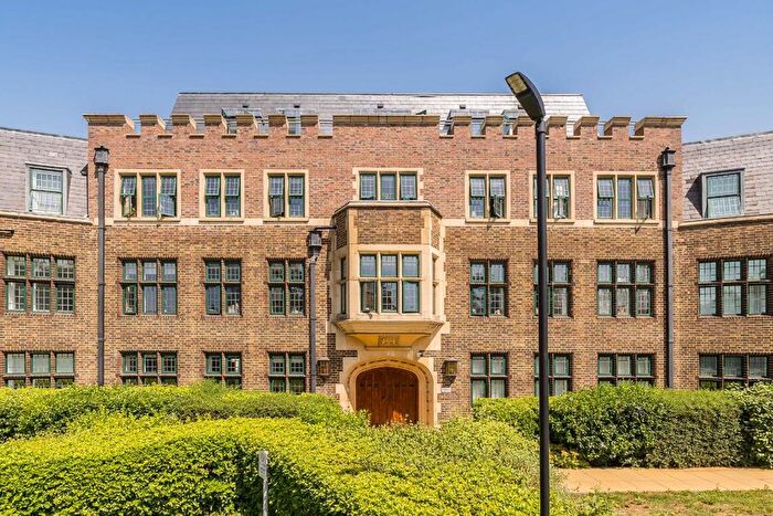 2 Bedroom Flat For Sale In Metropolitan Crescent, Clapham, SW4