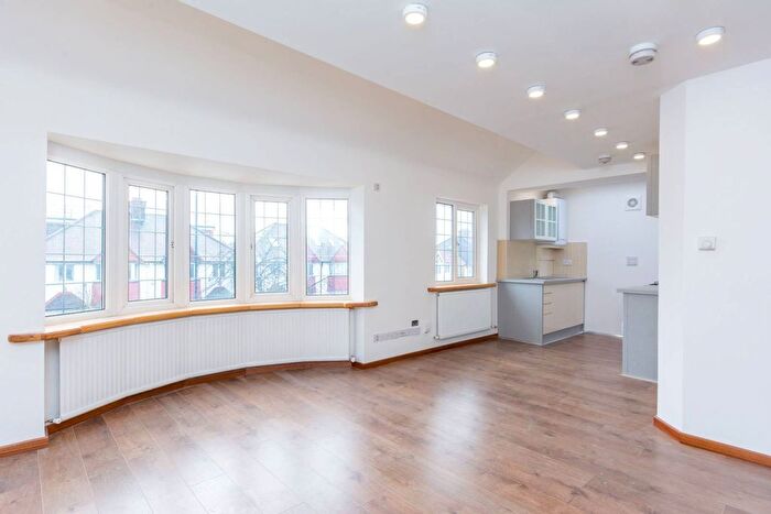 3 Bedroom Flat To Rent In Gunnersbury Lane, Gunnersbury, London, W3