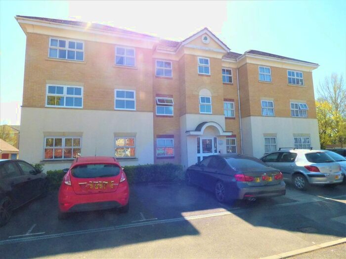 2 Bedroom Flat To Rent In Hurworth Avenue, Slough, SL3
