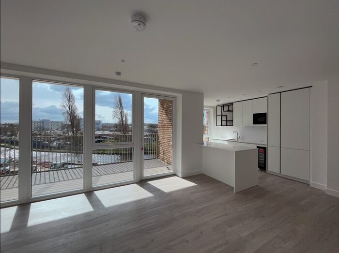 2 Bedroom Flat To Rent In Beresford Avenue, Wembley, HA0