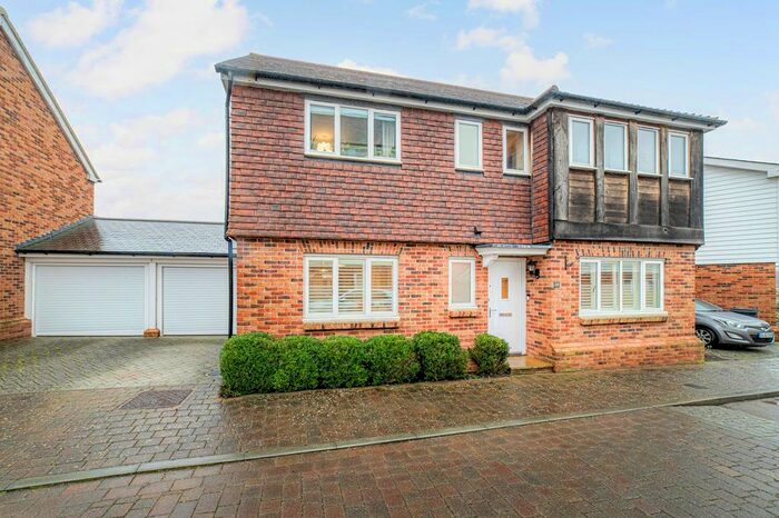 4 Bedroom Detached House For Sale In Havillands Place, Wye, TN25