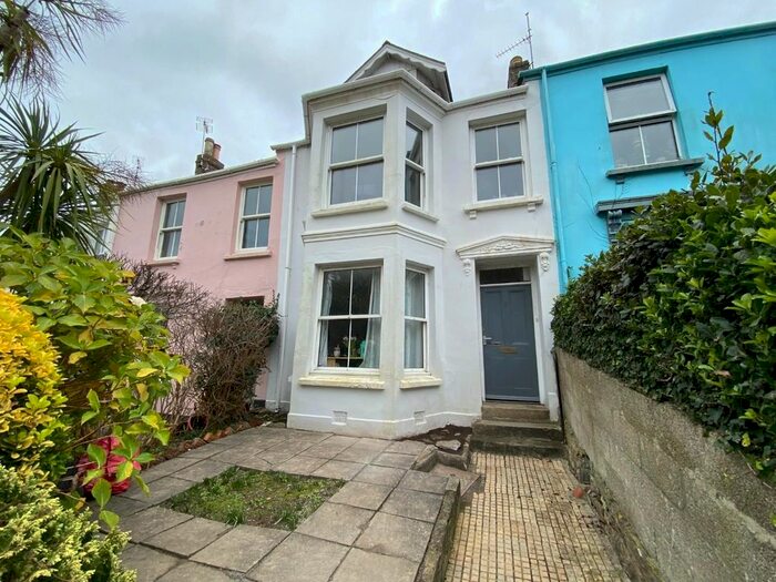 4 Bedroom Property To Rent In Arwyn Cottages, Avenue Road, Falmouth, TR11