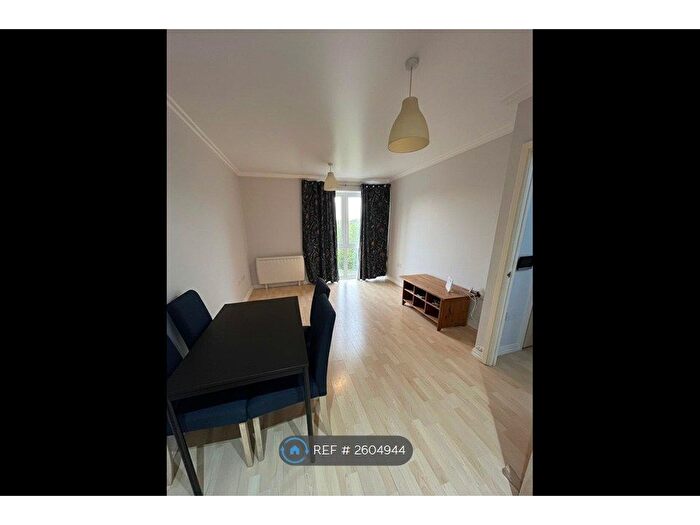 1 Bedroom Flat To Rent In Trentham Court, London, W3