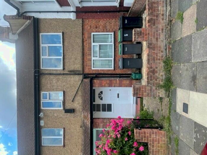 2 Bedroom Flat To Rent In Braemar Avenue, London, N22