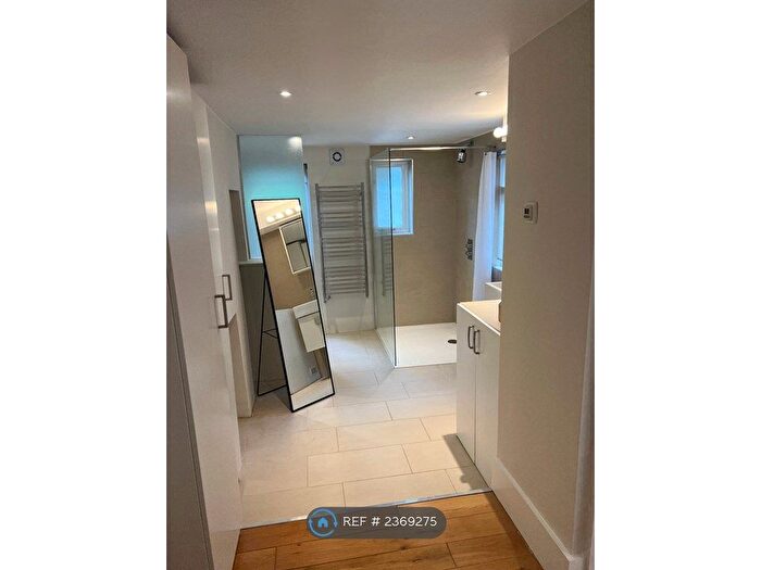 1 Bedroom Flat To Rent In Shepherds Bush, London, W12