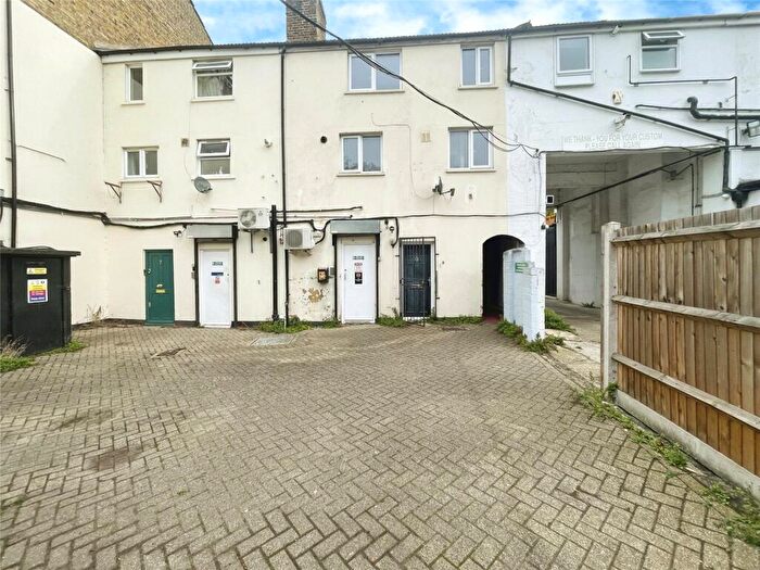 2 Bedroom Apartment For Sale In Lee High Road, London, SE13