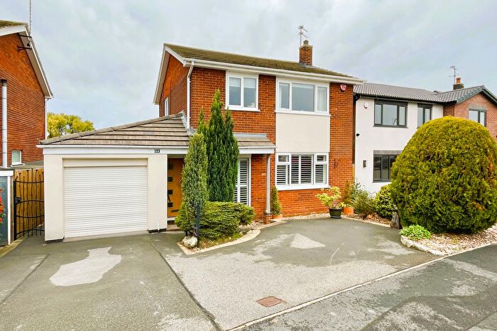 3 Bedroom Detached House For Sale In Lancaster Crescent, Tickhill, Doncaster, DN11
