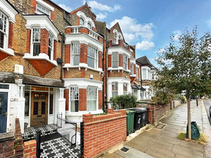 2 Bedroom Apartment To Rent In Agamemnon Road, West Hampstead, NW6
