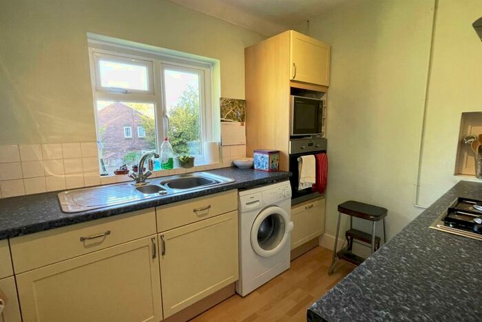 2 Bedroom Flat For Sale In Milford - ***No Onward Chain***, GU8