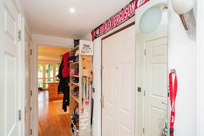 1 Bedroom Flat For Sale In Farthing Close, Watford, WD18