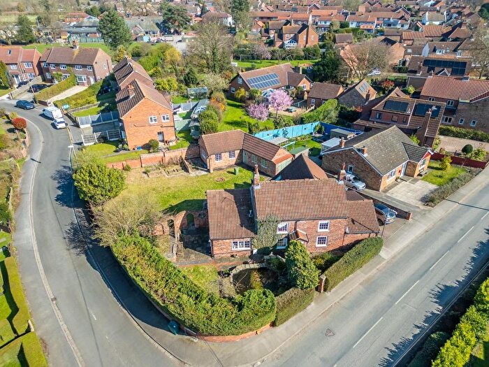 4 Bedroom Detached House For Sale In Kelfield Road, Riccall, York, YO19