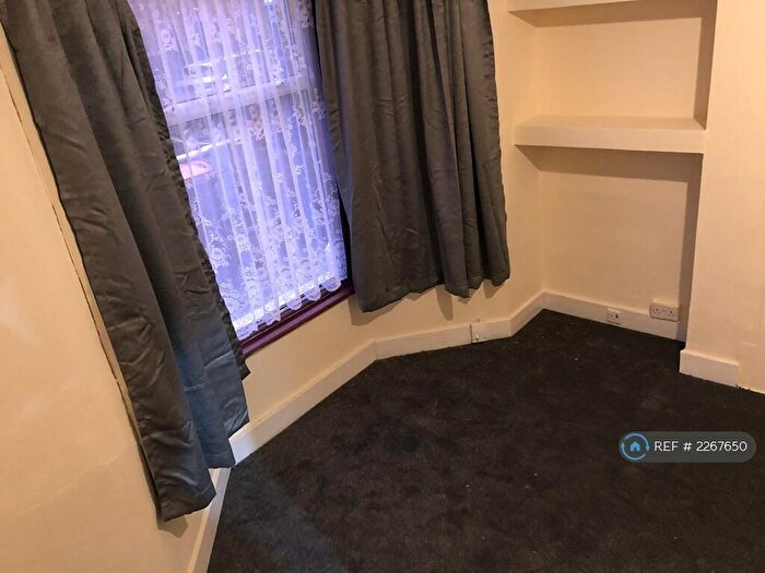 2 Bedroom Flat To Rent In Manor Park, London, E12