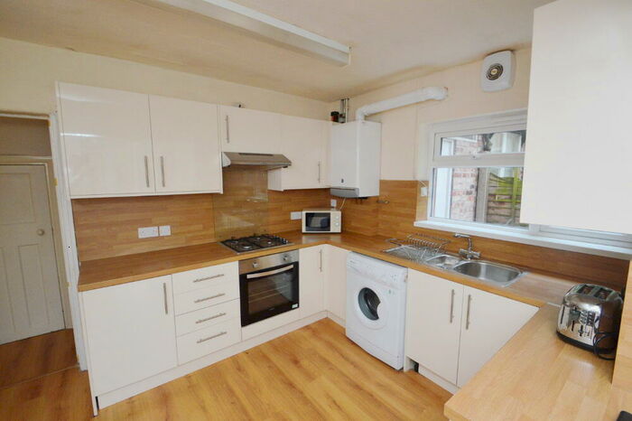 4 Bedroom Terraced House To Rent In Kingswood Road, Fallowfield, Manchester, M14