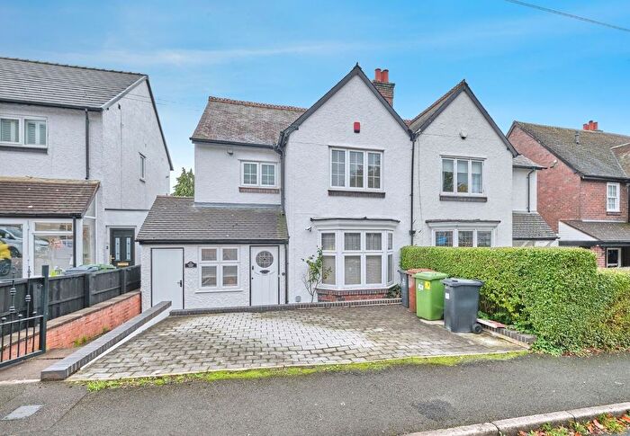 3 Bedroom Semi-Detached House For Sale In Orwell Road, Walsall, WS1