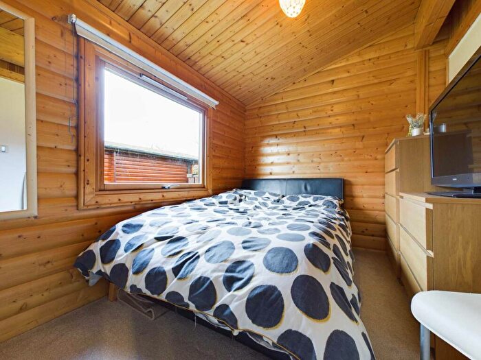 2 Bedroom Detached House To Rent In The Walled Garden, Harleyford Estate, SL7