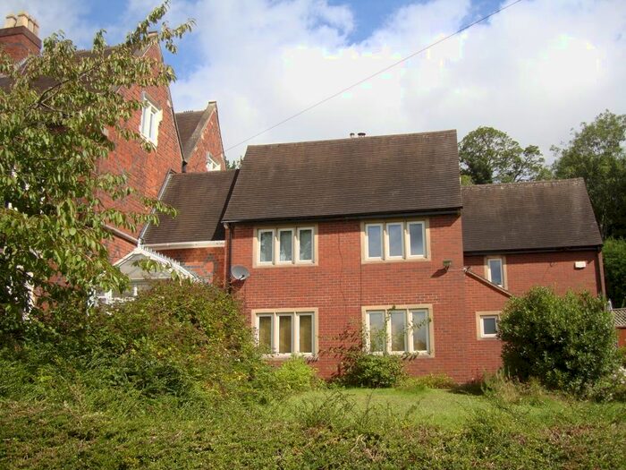 1 Bedroom Link Detached House To Rent In Vicarage Lane, Pensnett, DY5