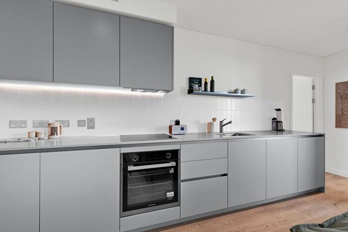 2 Bedroom Flat To Rent In Elephant Quarter, Elephant Amp; Castle, Walworth Road, SE1
