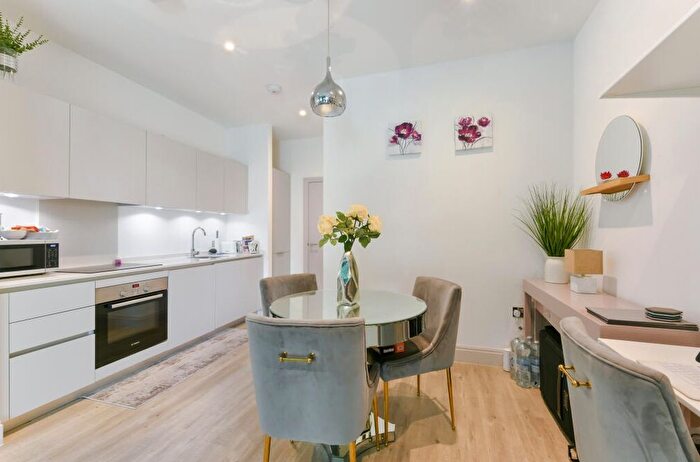 1 Bedroom Flat To Rent In Chiswick High Road, Turnham Green, W4