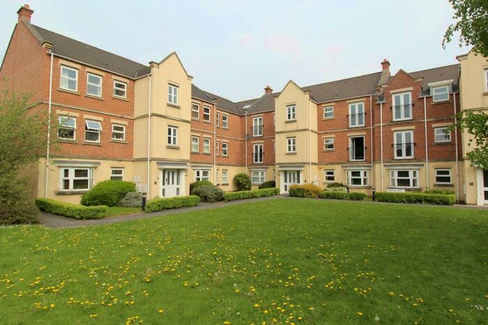 2 Bedroom Flat To Rent In Whitehall Drive, Leeds, West Yorkshire, Uk, LS12