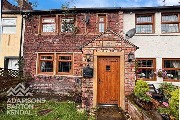 3 Bedroom Cottage For Sale In Oldham Road, Rochdale, OL11