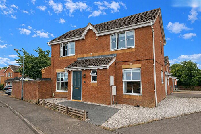 3 Bedroom Detached House For Sale In Diswell Brook Way, Milton Keynes, MK19