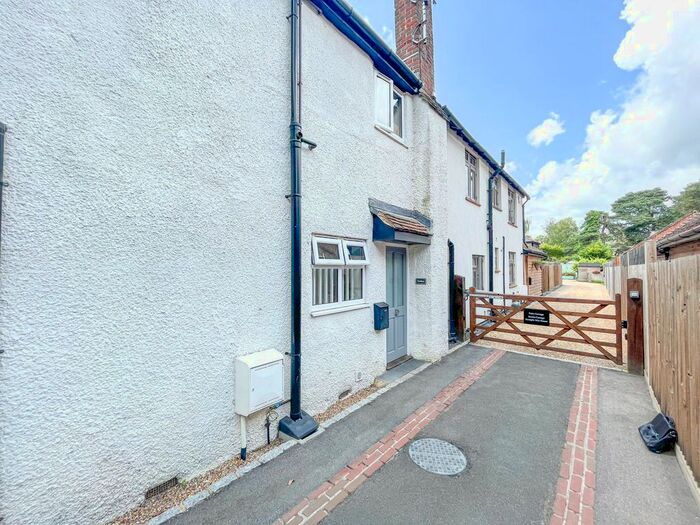 1 Bedroom Maisonette For Sale In Tilford Road, Rushmoor, Farnham, GU10