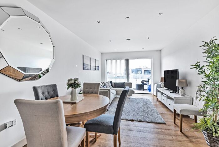 1 Bedroom Flat To Rent In Pear Tree Way, Greenwich, SE10