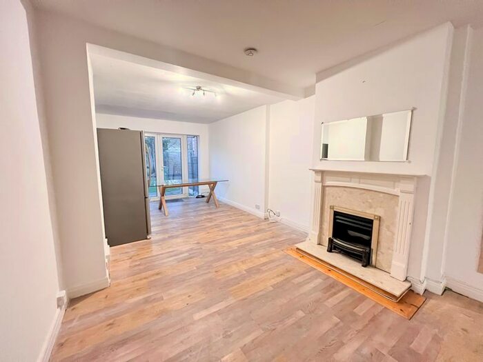 4 Bedroom Terraced House To Rent In Coniston Avenue, Perivale, Greenford, UB6