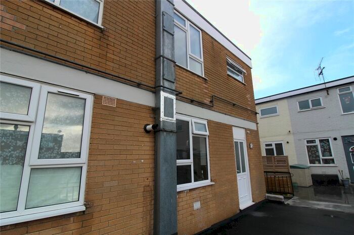 3 Bedroom Maisonette To Rent In Golden Cross Parade, Ashingdon Road, Rochford, Essex, SS4