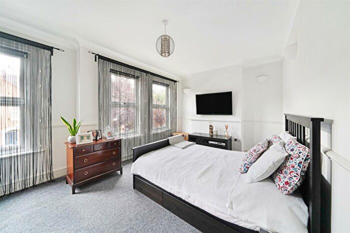 2 Bedroom Apartment To Rent In Diana Road, London, E17