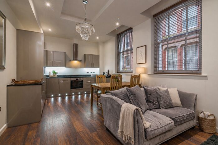 2 Bedroom Flat To Rent In Hounds Gate, City Centre, Nottingham, NG1