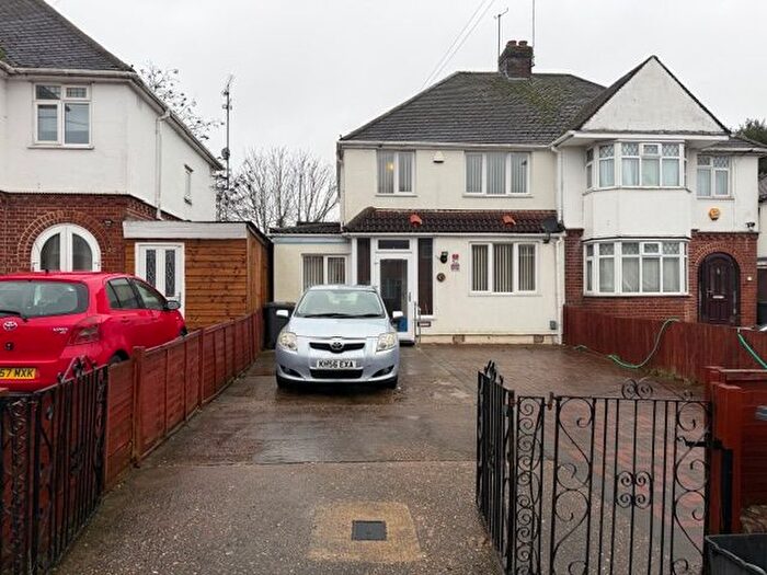 3 Bedroom Semi-Detached House To Rent In Granby Road, Luton, LU4