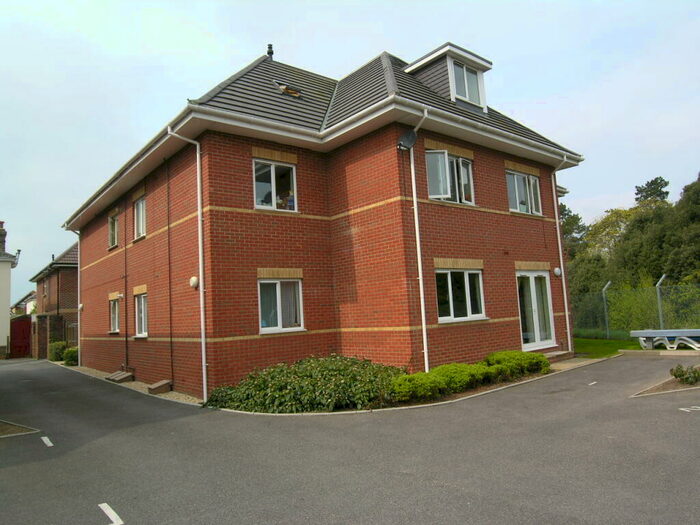 2 Bedroom Flat To Rent In Bedroom Flat In Boscombe, BH7