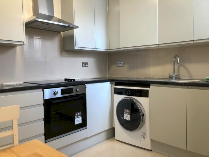 Studio To Rent In De Havilland Road, Edgware, HA8