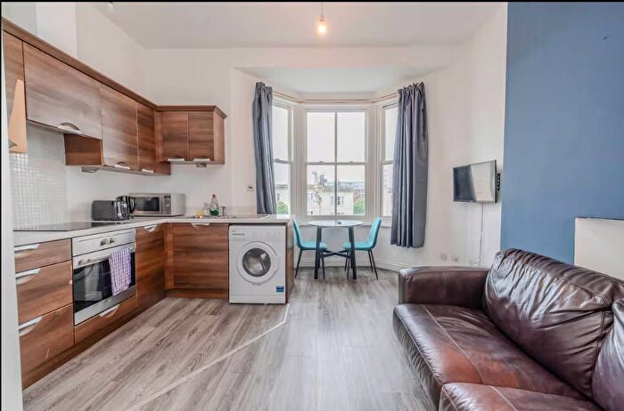 1 Bedroom Flat To Rent In Clarence Square, Brighton, BN1