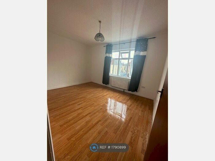 1 Bedroom Flat To Rent In Mayesbrook Road, Essex, IG3