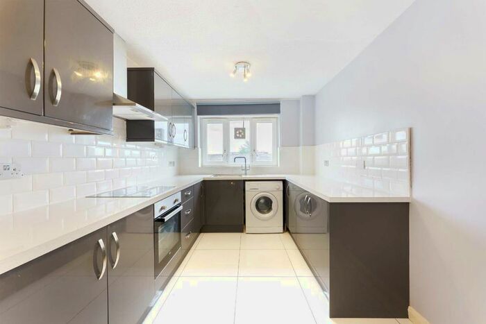 2 Bedroom Flat To Rent In Smallwood Road, London, SW17